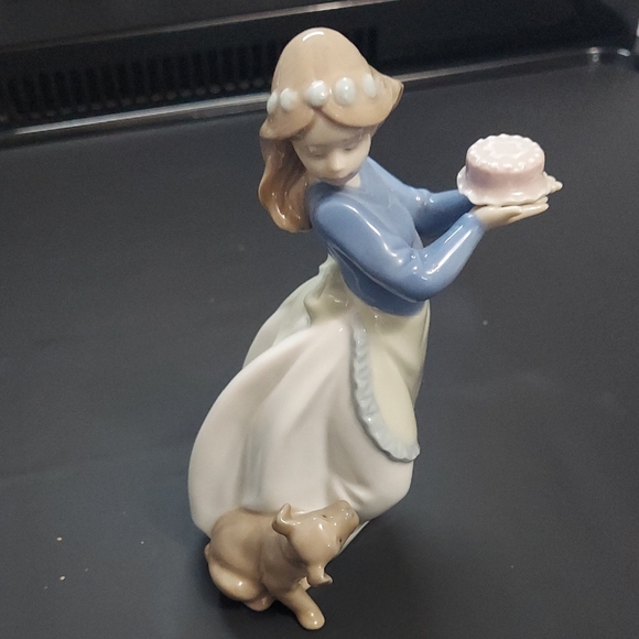 Vintage Llandro Nao Figurine #1045 
